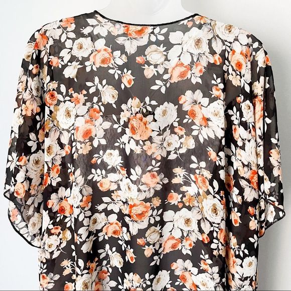 Beautiful Flowy Flower Kimono Throw 🌹 - Picture 7 of 9